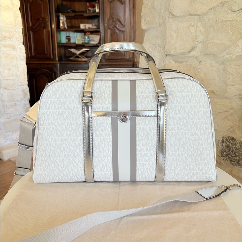 Michael Kors White and Silver Travel Bag Set - Picture 7 of 16